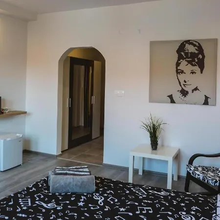 Victoria Hotel Rooms & Victoria Apartment Veliko Tarnovo Exterior photo