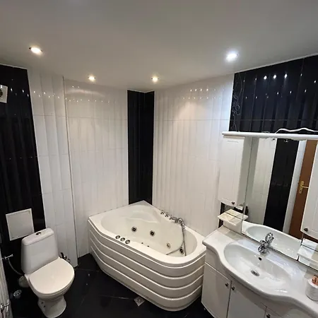 Victoria Hotel Rooms & Victoria Apartment Veliko Tarnovo Exterior photo