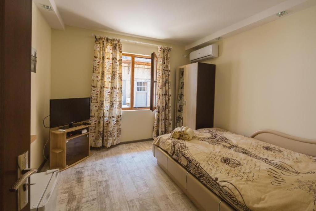 Victoria & Victoria Apartment *